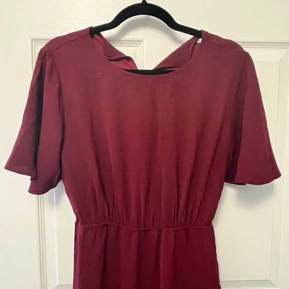 ✨ The Dell Woven Wrap Dress in Burgundy - Picture 7 of 8